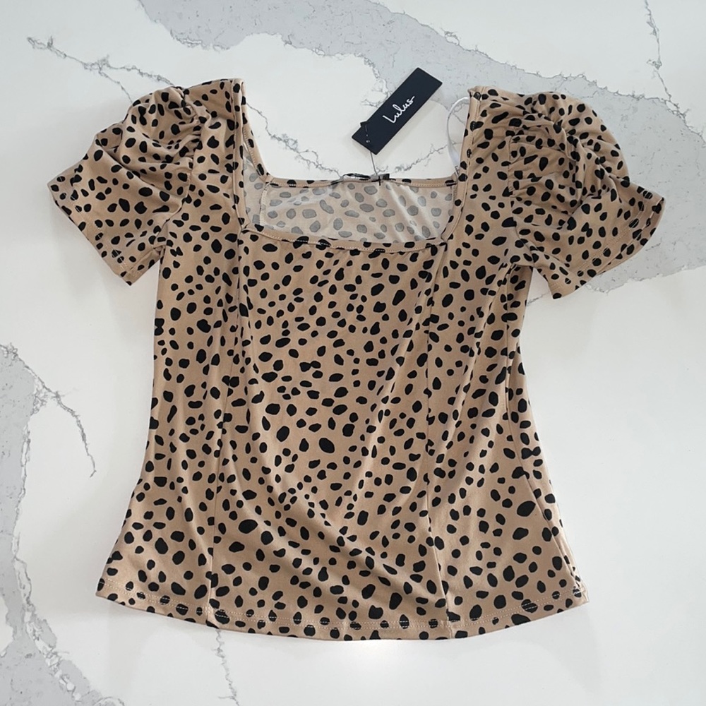 Lulus NWT! leopard capped sleeve cute top. So cute!